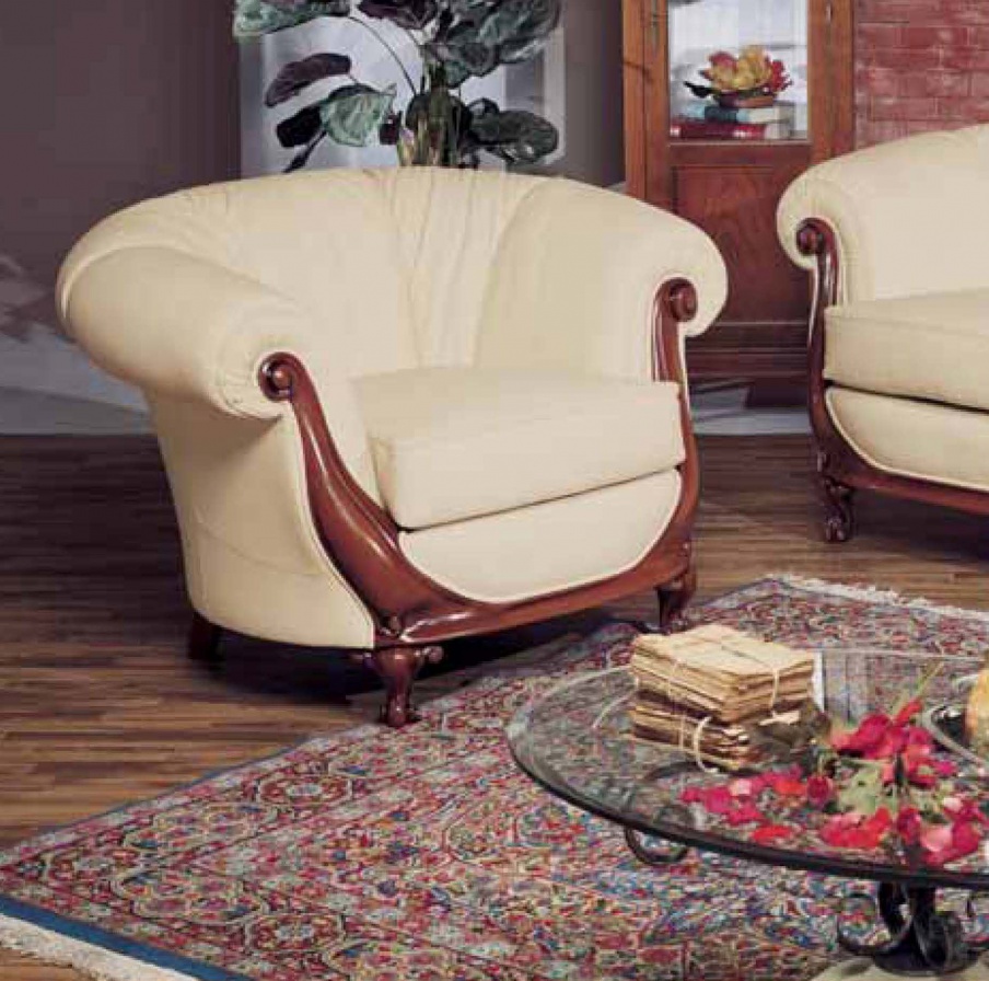 Chair in leather upholstery, Linea Due