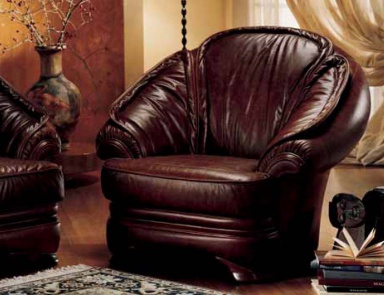 Chair in leather upholstery, Linea Due