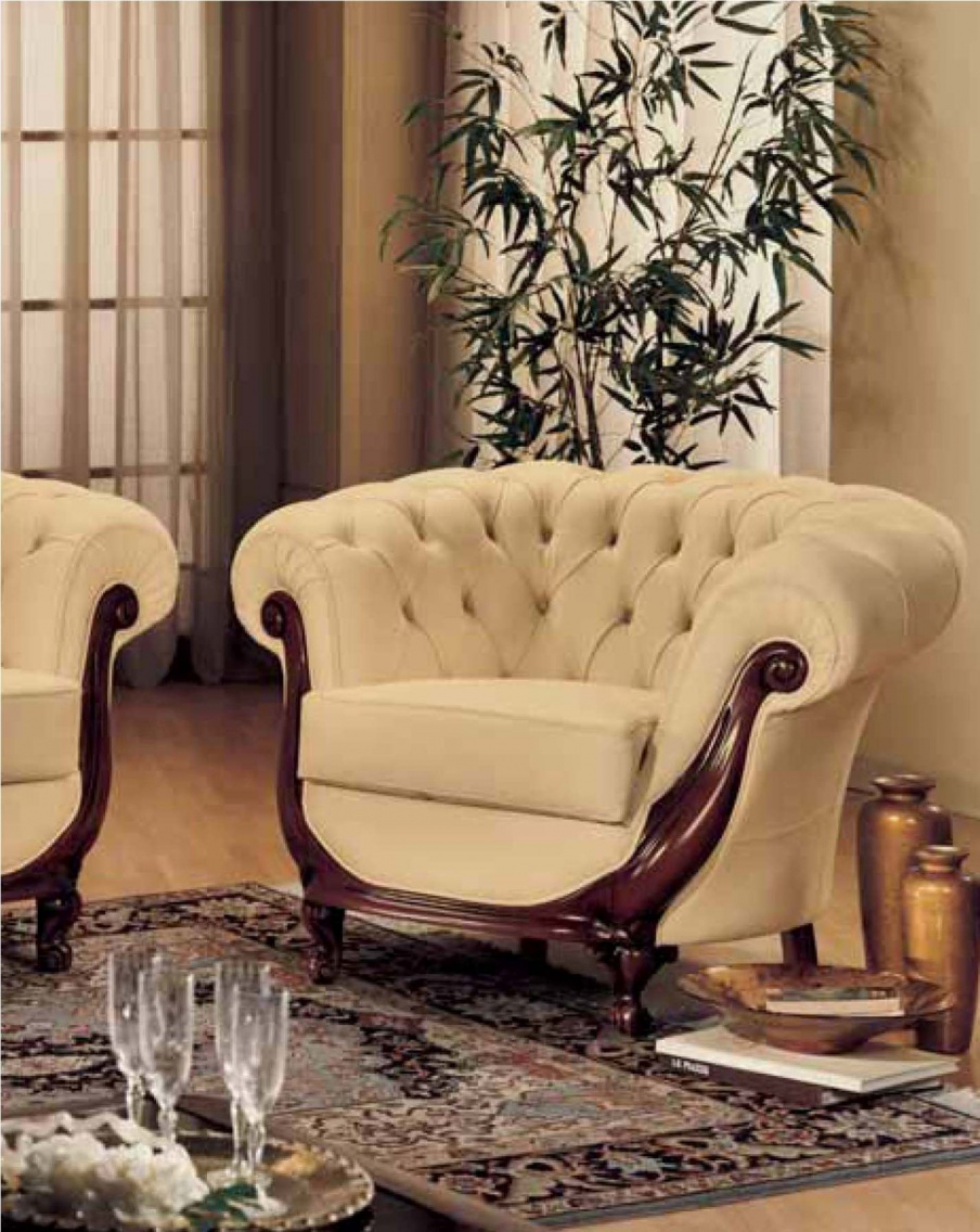 Chair in leather upholstery, Linea Due