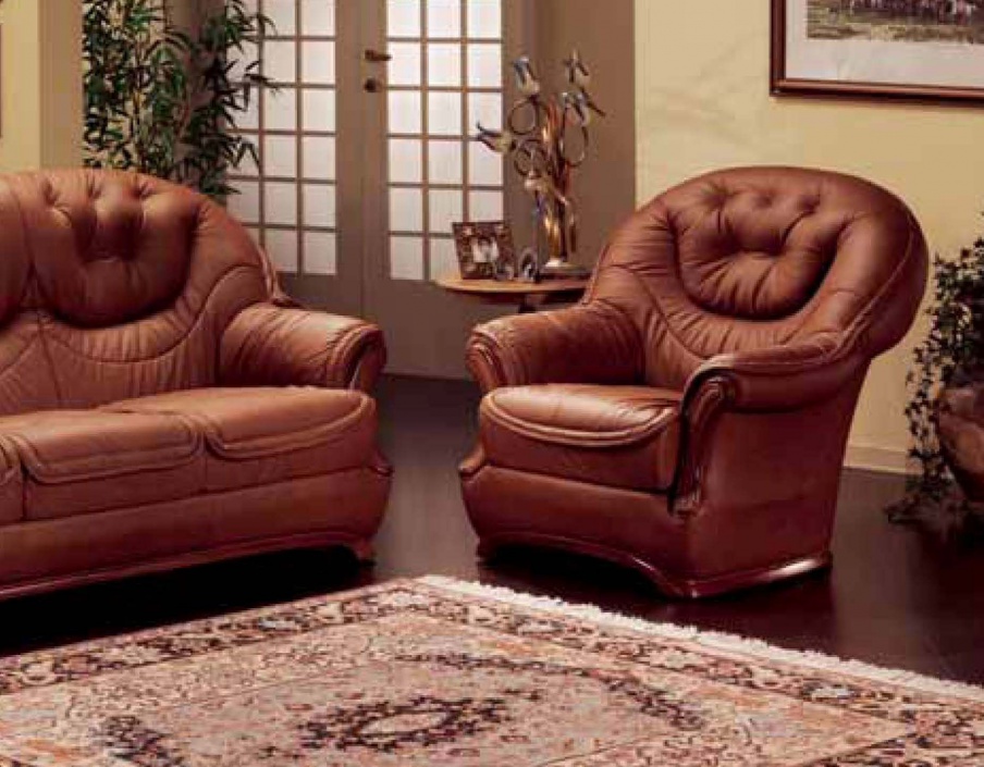 Chair in leather upholstery, Linea Due