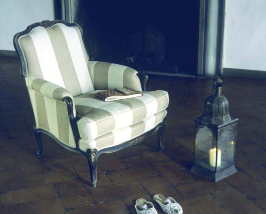 The high-backed chair Spini