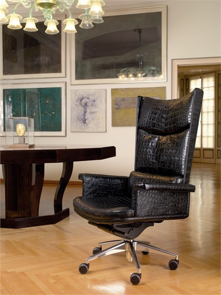 The chair of the working rotating leather upholstered Planet 135, Mascheroni