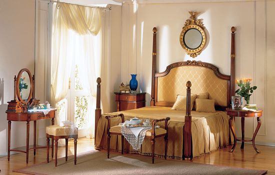 Headsets for bedroom with a bed under a canopy, Ceppi