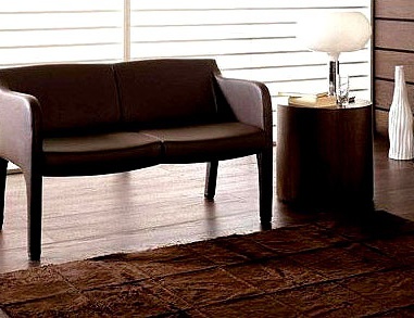 The sofa is on high legs, Allegretto - Busnelli