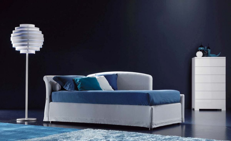 The Dakar Bed, Axil