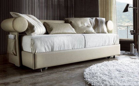 The Denver Sofa, Axil