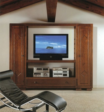 Furniture for TV, Croce