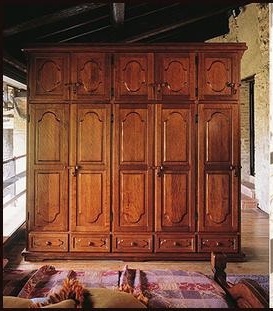 Wardrobe, Croce