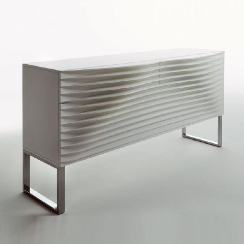 Dresser with metal legs, Horm