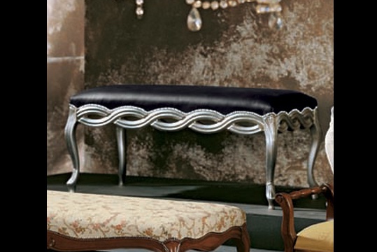 The Bench, Seven Sedie Perfectly