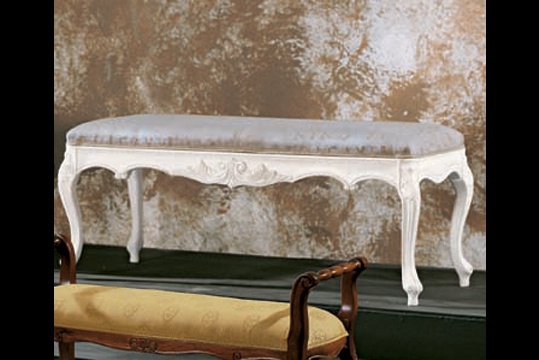 The Bench, Seven Sedie Perfectly