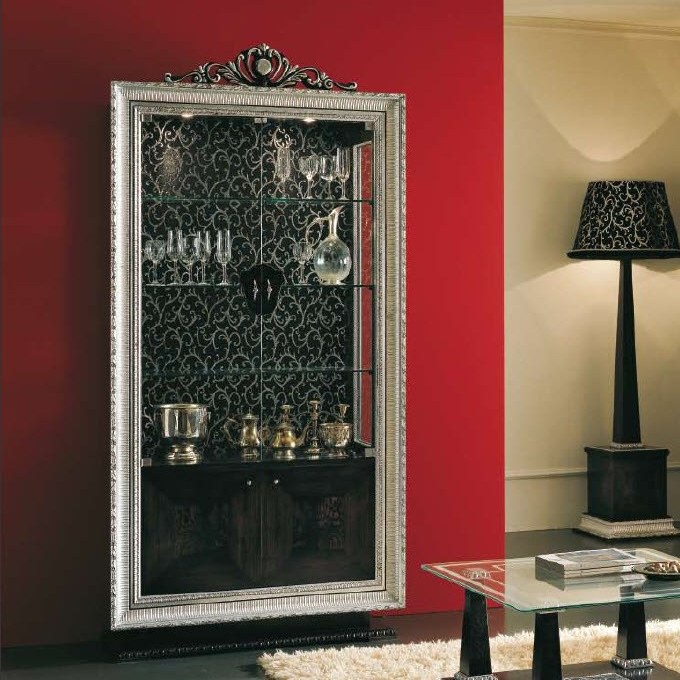 Showcase with glass facade, AltaModa