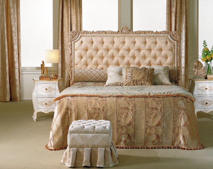 Double bed with high headboard, Antonelli Moravio