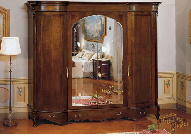 Wardrobe, at the stilema stand