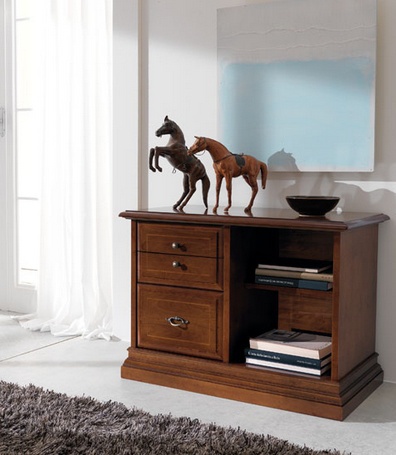 Dresser of wood, at the stilema stand