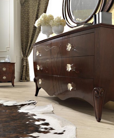 The Dresser, At The Stilema Stand