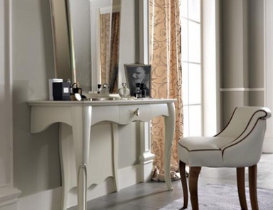 Dressing table, at the stilema stand