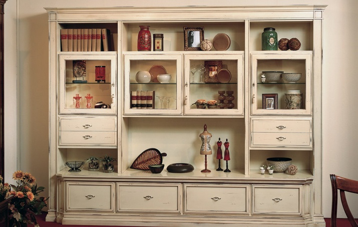 Modular system made of solid wood, at the stilema stand