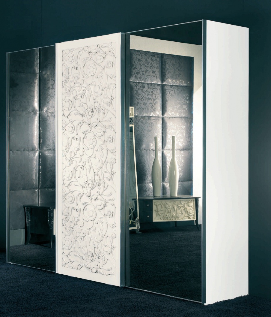 Wardrobe made of solid wood Saraya, Elledue