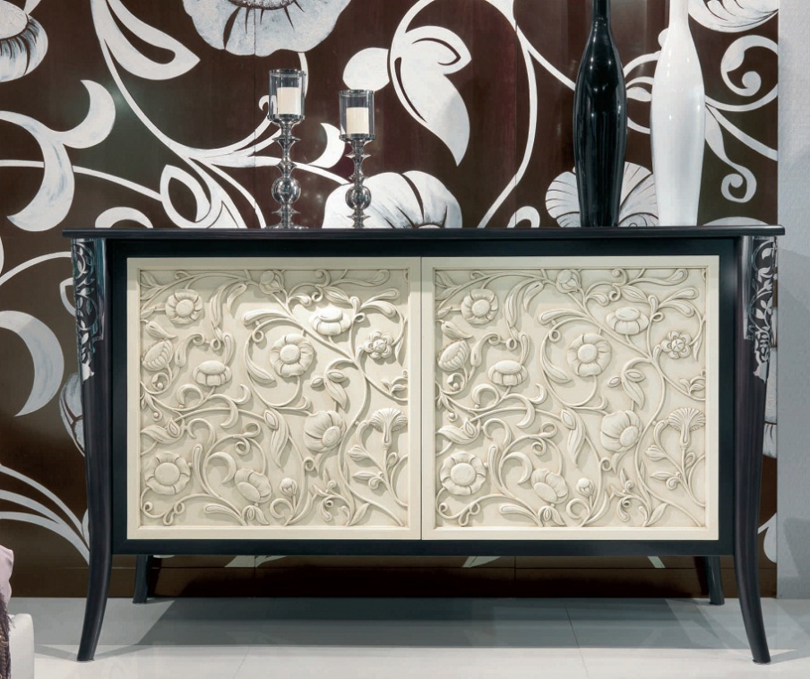 A chest of drawers made of solid wood with carving Saraya, Elledue