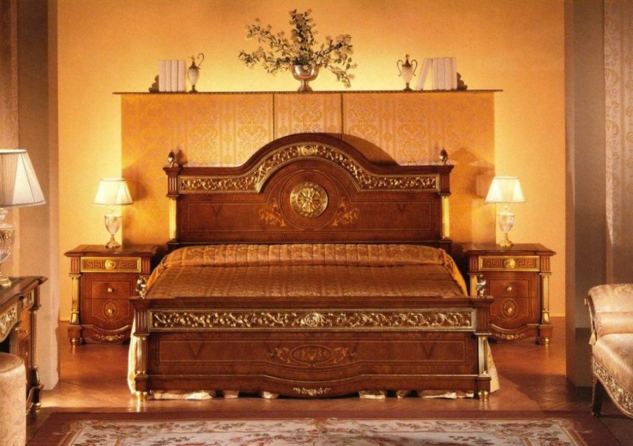Double bed, decorated with gold leaf, Gasperini