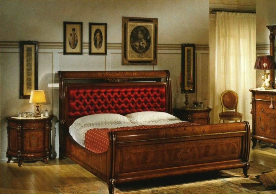 Double bed with headboard in the shape of a sled, Gasperini