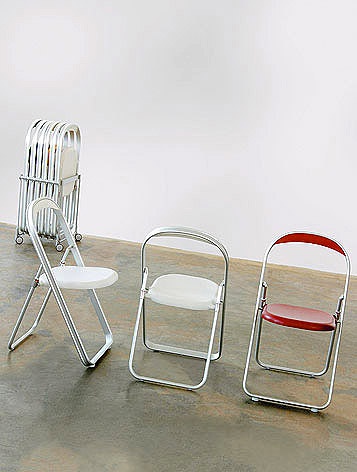 The chair is foldable, Ori - Bonaldo