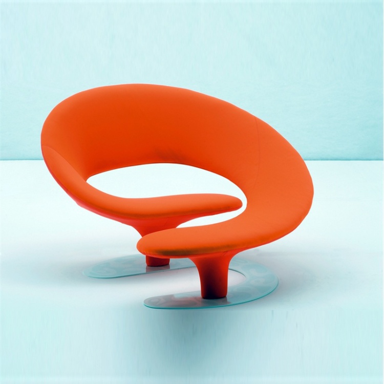 The chair of the round, Circus – Giovannetti