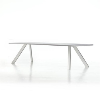 Primetime dining table