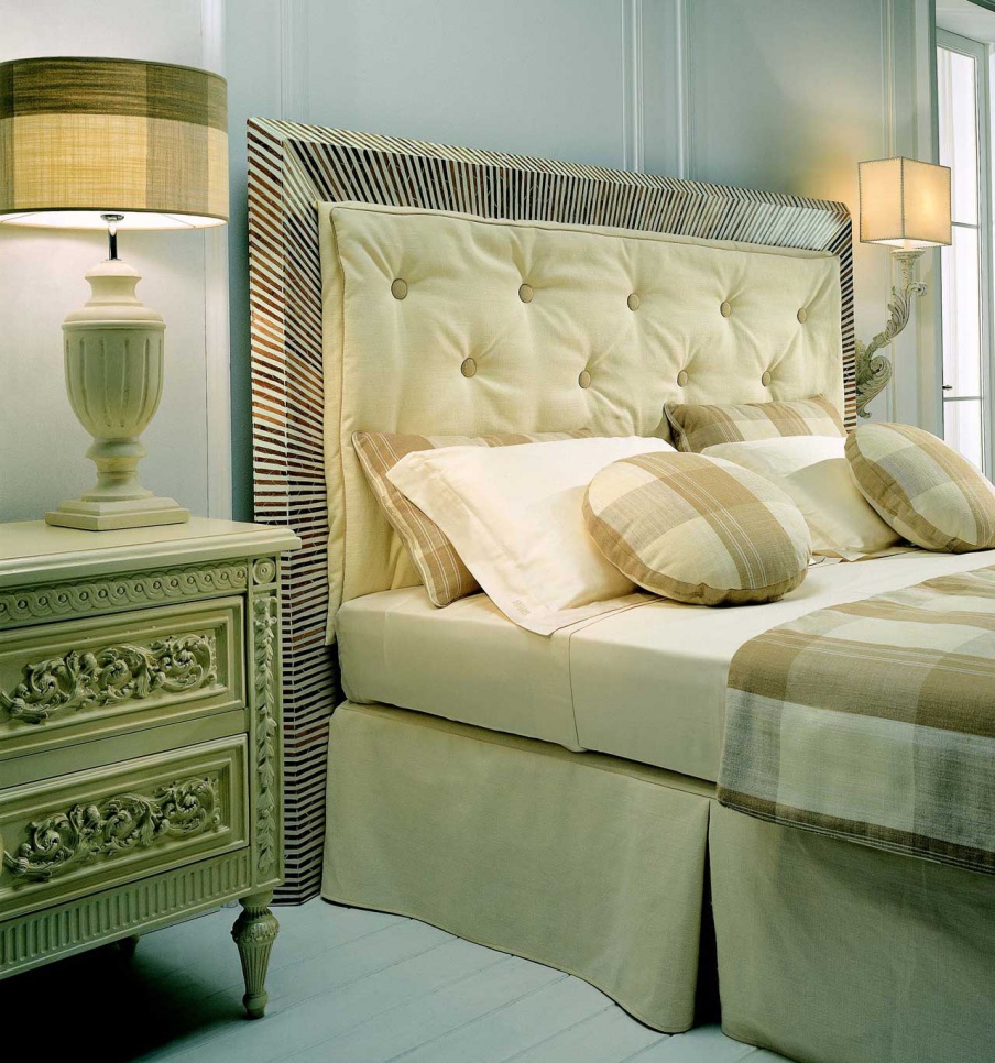 Bedside Cabinet, Smania