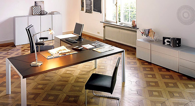 A Desk Stage, Walter Knoll