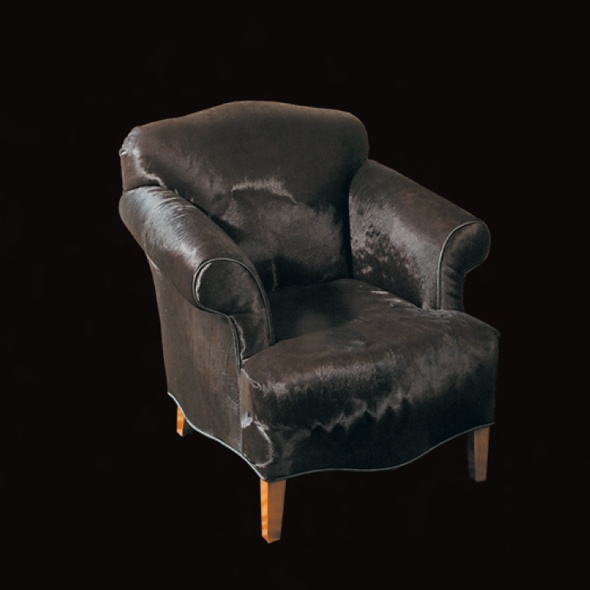 Chair with rounded armrests, Wama