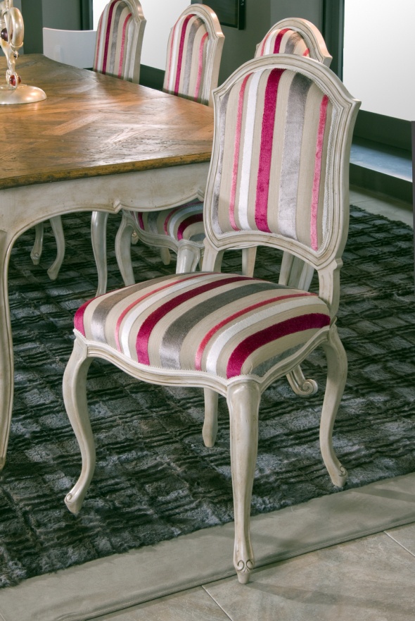 Chair figured legs, Wama