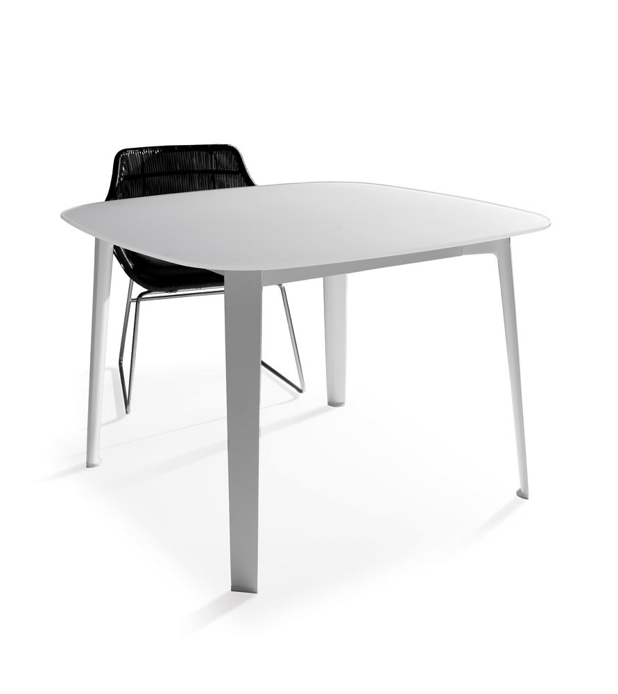 Outdoor table with aluminum legs and a glass table-top Gelso B&B Italia