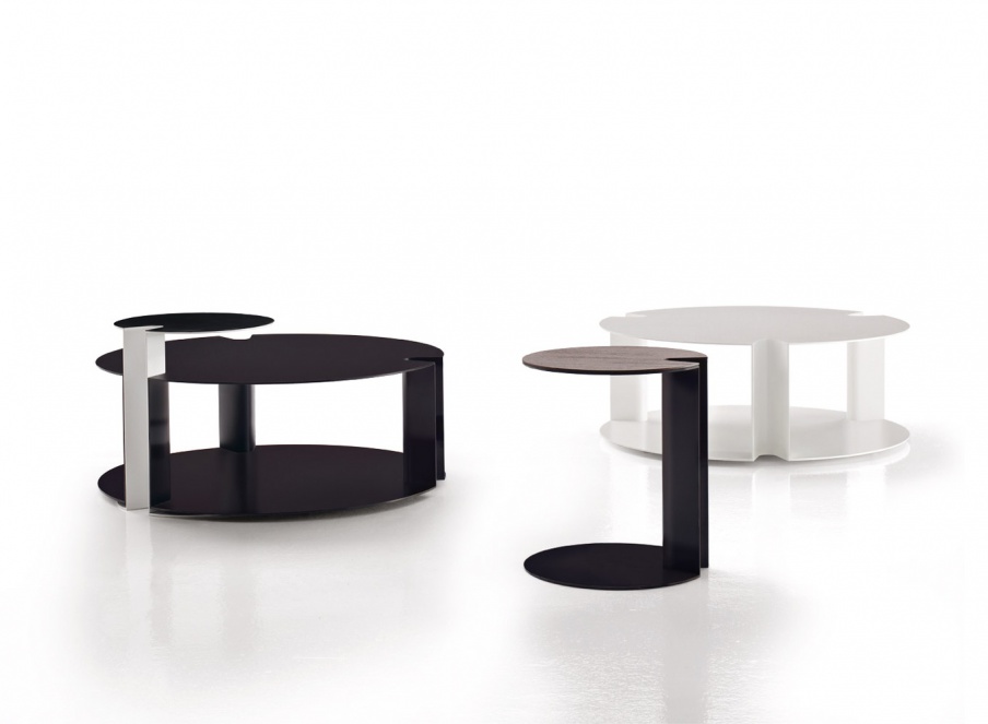 A coffee table on a metal frame Nix, B&B Italia