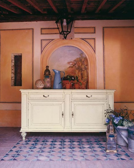 The drawers on figured legs, Tonin casa