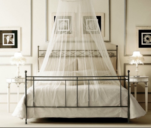 A four-poster bed, Giusti Portos