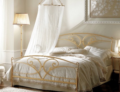 A four-poster bed, Giusti Portos