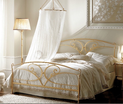 A four-poster bed, Giusti Portos