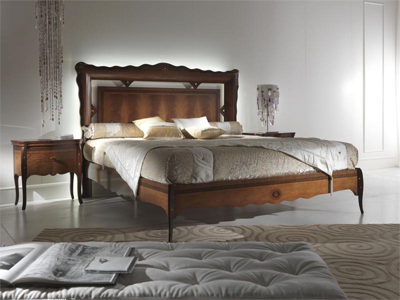 Double bed with high headboard, Carpanelli