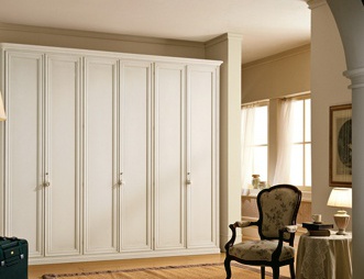 Wardrobe on the frame of tamborito Leo Benedetti