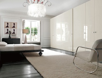 Wardrobe with sliding doors on the frame of tamborito and solid wood Liscia, Benedetti