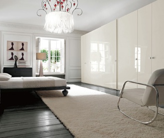 Wardrobe with sliding doors on the frame of tamborito and solid wood Liscia, Benedetti