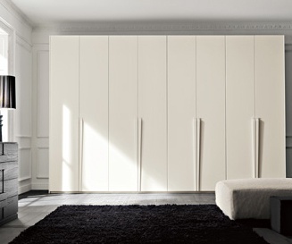 Wardrobe with sliding doors on the frame of tamborito and solid wood Liscia, Benedetti