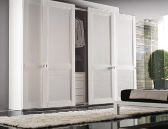 Wardrobe with sliding doors on the frame of tamborito and solid wood Oasi, Benedetti (furniture: wardrobe, Italy)