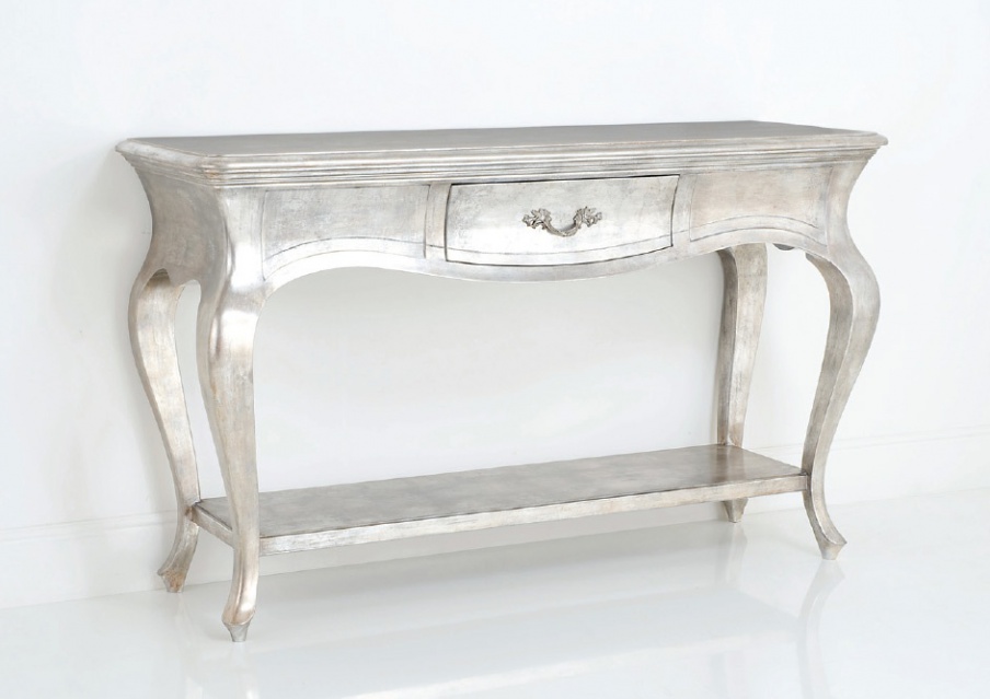 The console is made of solid wood high legs, Chelini
