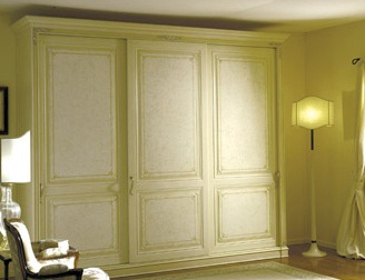 Tricuspid wardrobe with sliding doors on the frame of tamborito Sole Benedetti (furniture: wardrobe, Italy)