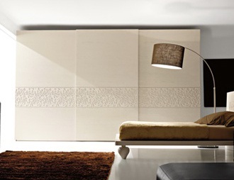 Wardrobe with sliding doors on the frame of tamborito and solid wood Traforo, Benedetti (furniture: wardrobe, Italy)