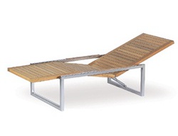 Chaise lounge with metal legs, Royal Botania