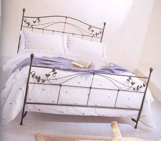 Double bed with metal legs, Ciacci